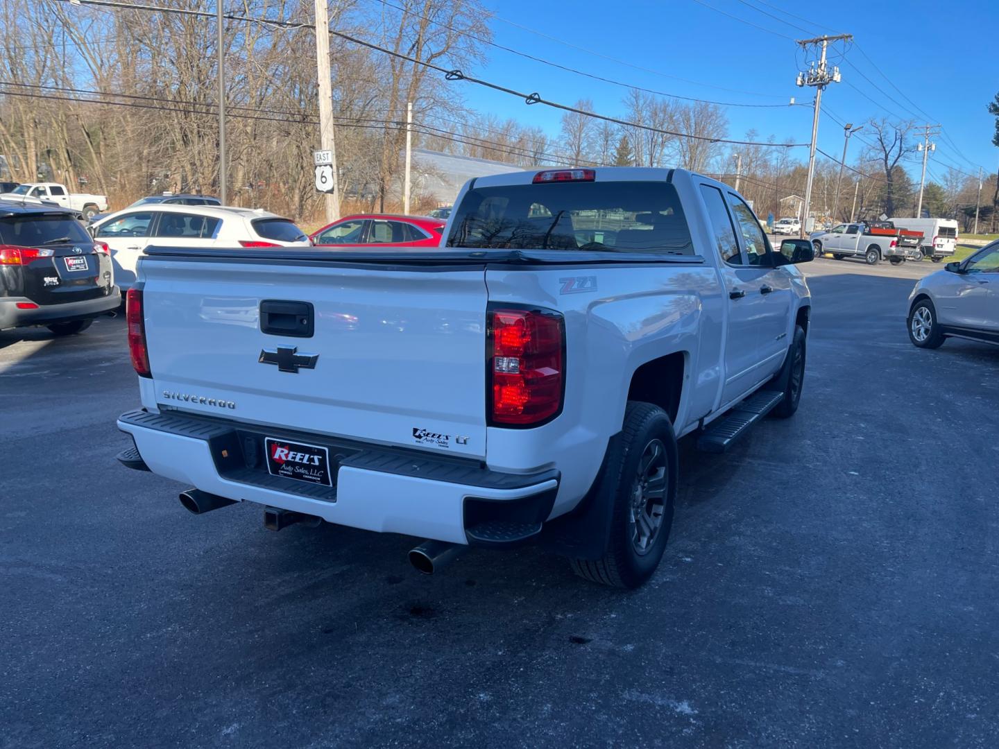 2017 White /Black Chevrolet Silverado 1500 LT Z71 Double Cab 4WD (1GCVKREC8HZ) with an 5.3L V8 OHV 16V engine, 6-Speed Automatic transmission, located at 11115 Chardon Rd. , Chardon, OH, 44024, (440) 214-9705, 41.580246, -81.241943 - Photo#11